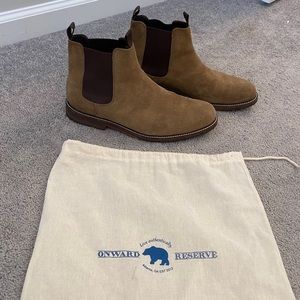 Onward Reserve Chelsea Boots LIKE-NEW